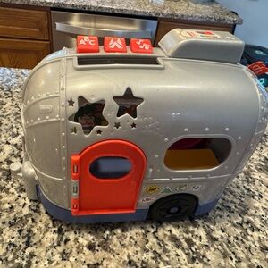 Fisher Price Little People Kids Toy Camper with Red Door